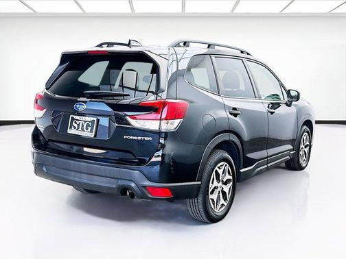 Crystal Black Silica 2023 Subaru Forester Premium