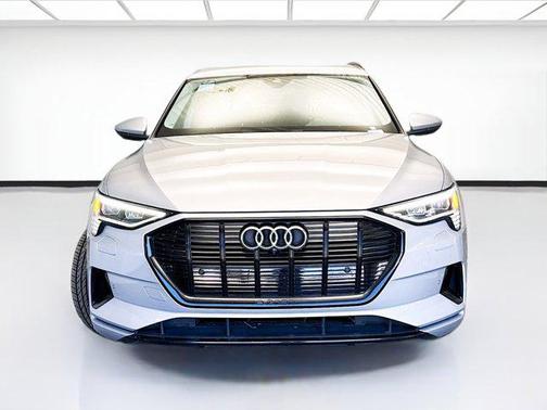 2022 Audi e-tron Premium