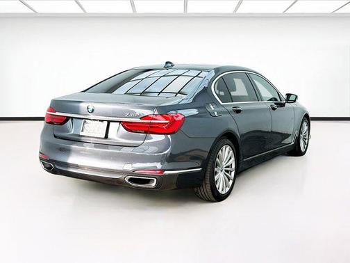 2017 BMW 740 740i