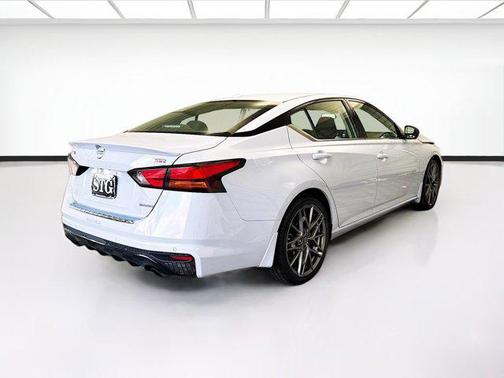 2023 Nissan Altima SR VC-Turbo FWD