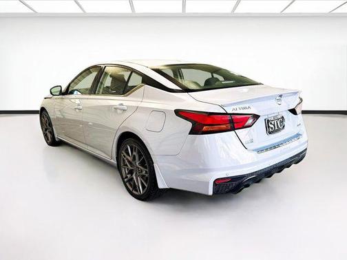 2023 Nissan Altima SR VC-Turbo FWD