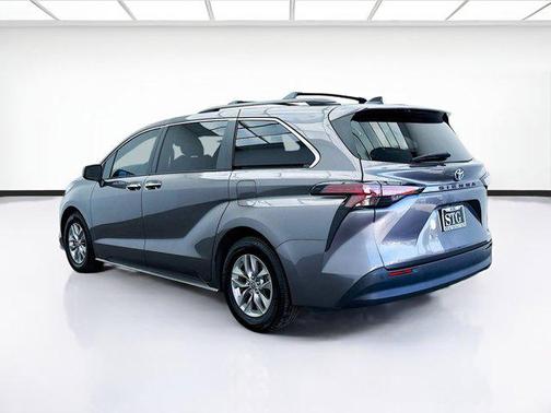 2022 Toyota Sienna XLE 7 Passenger