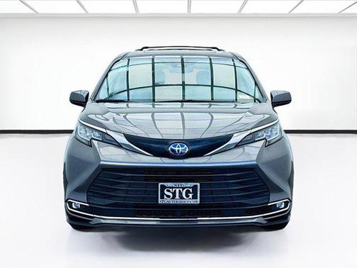 2022 Toyota Sienna XLE 7 Passenger
