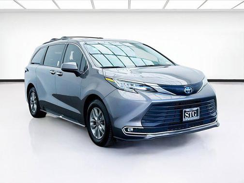 2022 Toyota Sienna XLE 7 Passenger