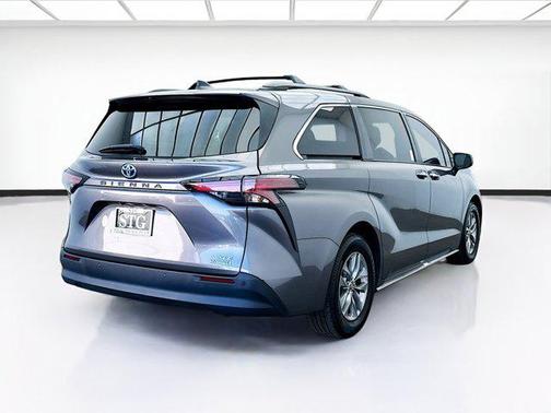 2022 Toyota Sienna XLE 7 Passenger