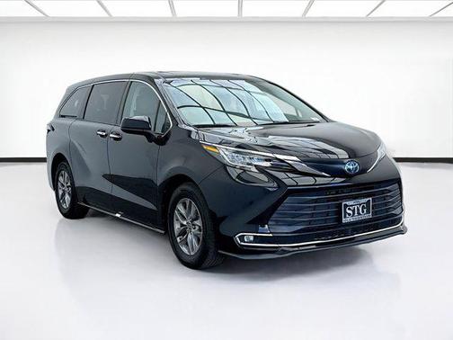 2022 Toyota Sienna XLE