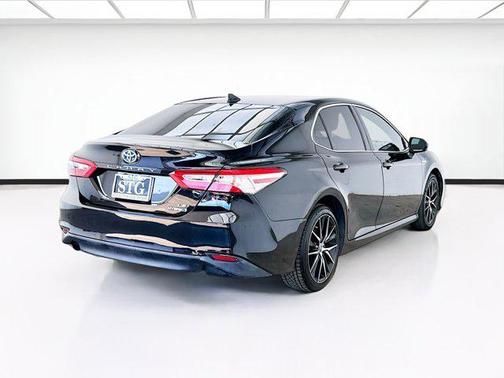 2019 Toyota Camry Hybrid LE