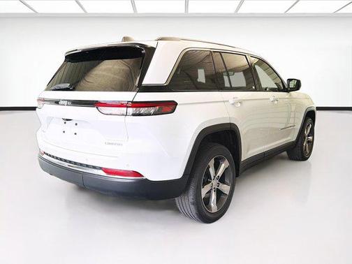 Bright White Clearcoat 2022 Jeep Grand Cherokee Limited