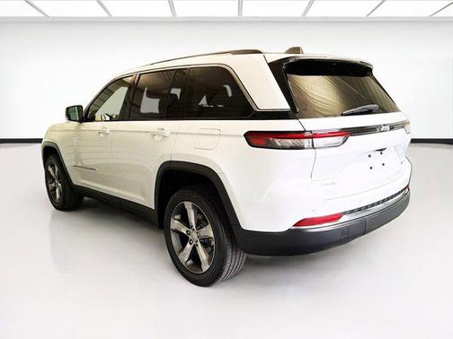 Bright White Clearcoat 2022 Jeep Grand Cherokee Limited