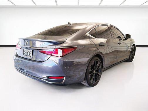 Cloudburst Gray 2024 Lexus ES 300h F SPORT Handling