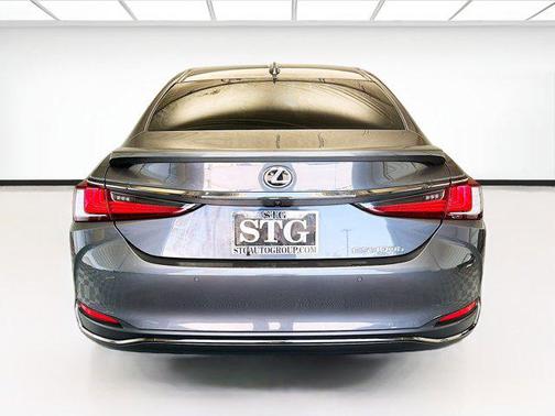 Cloudburst Gray 2024 Lexus ES 300h F SPORT Handling
