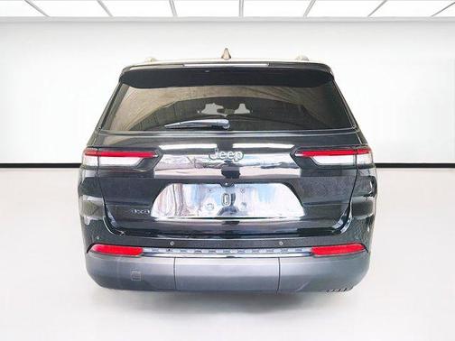 Diamond Black Crystal Pearlcoat 2023 Jeep Grand Cherokee L Altitude