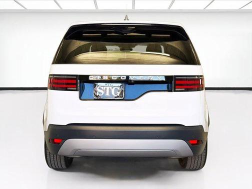 2024 Land Rover Discovery P300 S