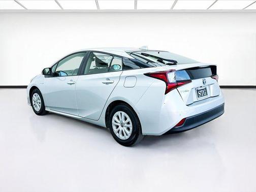 2022 Toyota Prius LE