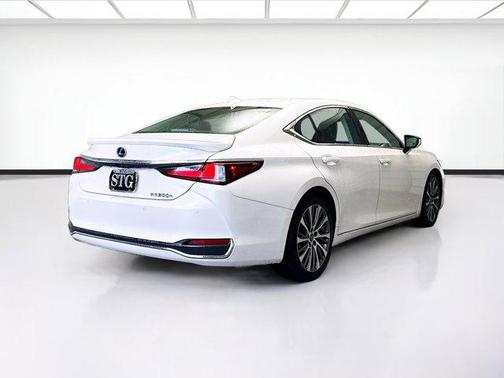 2021 Lexus ES 300h Base