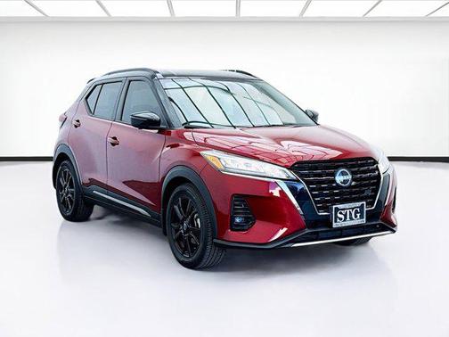 2022 Nissan Kicks SR