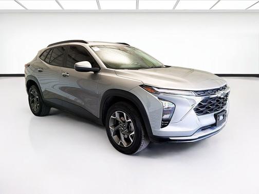 Sterling Gray Metallic 2025 Chevrolet Trax LT