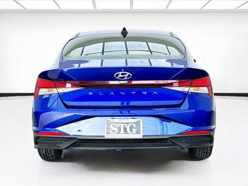 2021 Hyundai ELANTRA SE