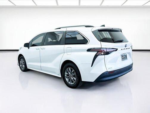 2023 Toyota Sienna XLE 8 Passenger