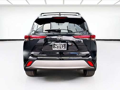 Midnight Black Metallic 2023 Toyota Highlander Platinum