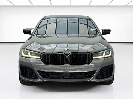 Bernina Grey Amber Effect Metallic 2022 BMW 530e Base