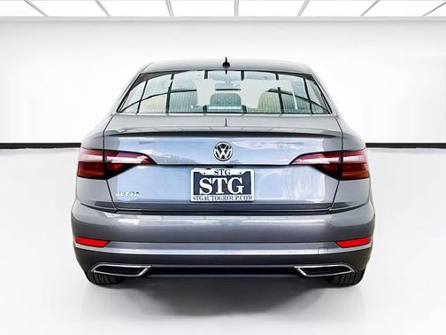Platinum Gray Metallic 2019 Volkswagen Jetta 1.4T R-Line