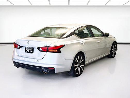 2021 Nissan Altima SR FWD