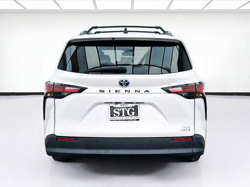 2022 Toyota Sienna XLE