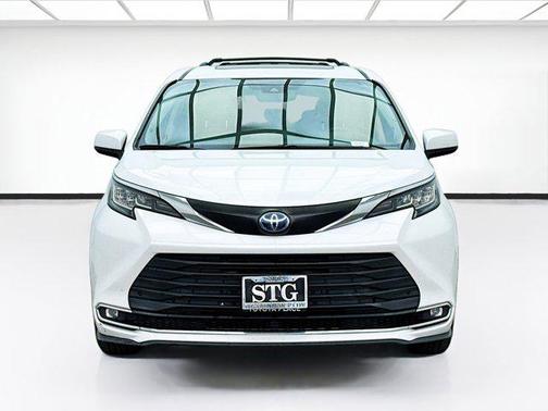 2022 Toyota Sienna XLE