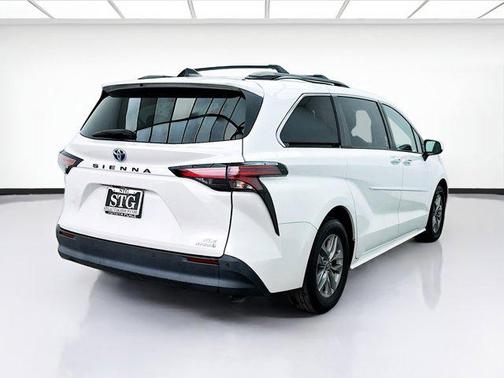2022 Toyota Sienna XLE