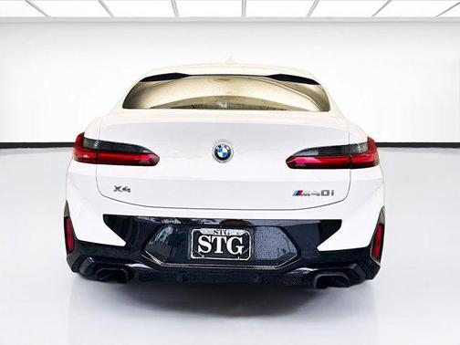 2022 BMW X4 M40i