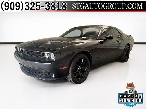 Pitch Black Clearcoat 2018 Dodge Challenger SXT