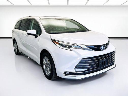 2024 Toyota Sienna Platinum 7 Passenger