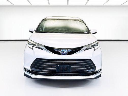 2024 Toyota Sienna Platinum 7 Passenger