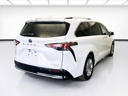 2024 Toyota Sienna Platinum 7 Passenger
