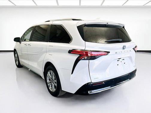 2024 Toyota Sienna Platinum 7 Passenger