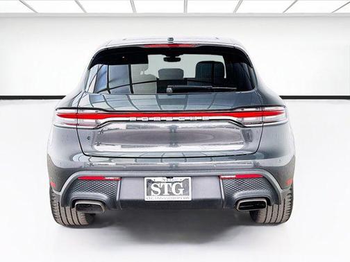 Volcano Grey Metallic 2022 Porsche Macan Macan