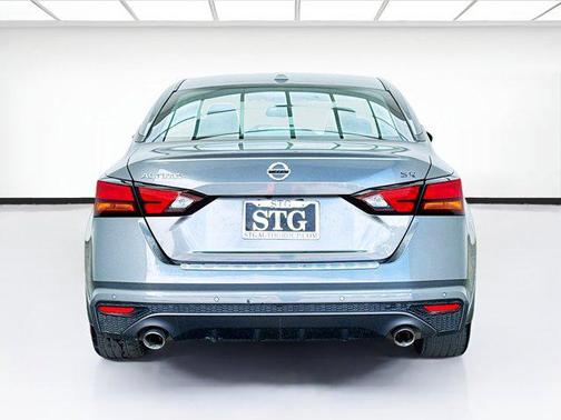 2022 Nissan Altima SR FWD