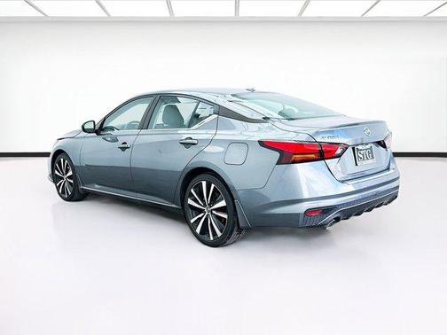 2022 Nissan Altima SR FWD