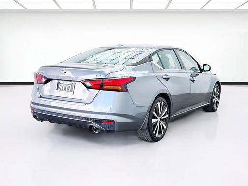 2022 Nissan Altima SR FWD
