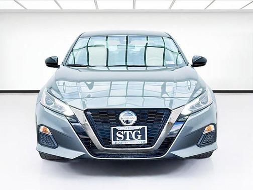 2022 Nissan Altima SR FWD