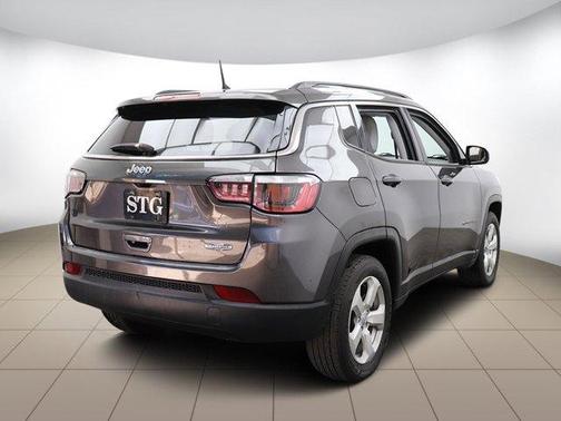 Photo 4 of 30 of 2018 Jeep Compass Latitude