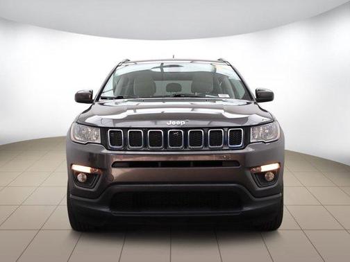 Photo 2 of 30 of 2018 Jeep Compass Latitude