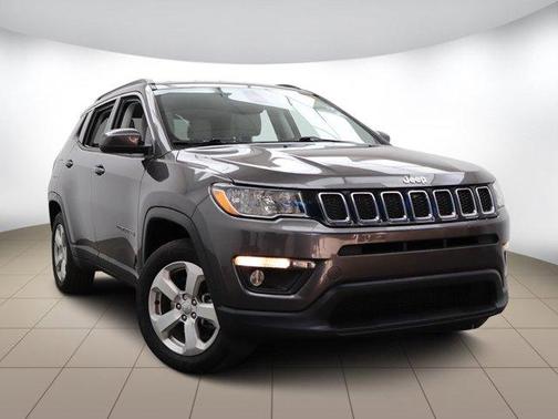 Photo 3 of 30 of 2018 Jeep Compass Latitude