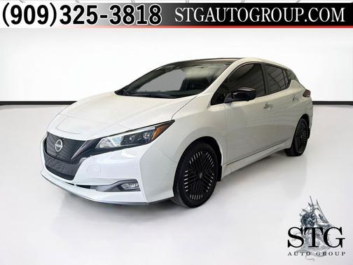 Super Black/Pearl White 2024 Nissan Leaf SV PLUS