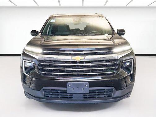 Mosaic Black Metallic 2024 Chevrolet Traverse LT