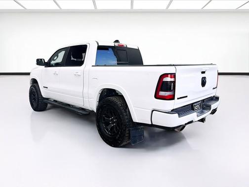 Bright White Clearcoat 2020 RAM 1500 Laramie