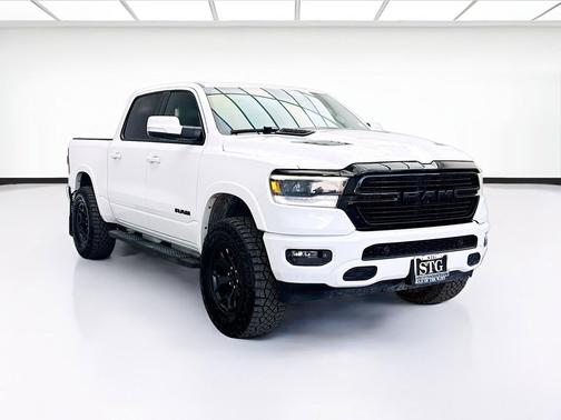 Bright White Clearcoat 2020 RAM 1500 Laramie