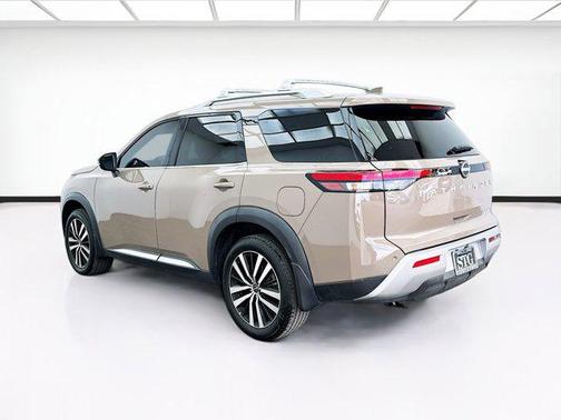 2024 Nissan Pathfinder Platinum FWD
