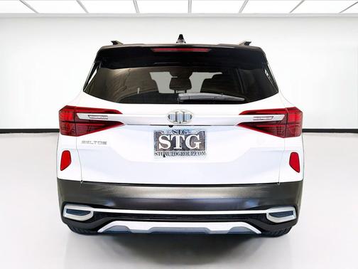 Clear White/Black Roof 2021 Kia Seltos S